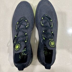 Under Armour Charged Curry Men's Spikeless Golf Shoes